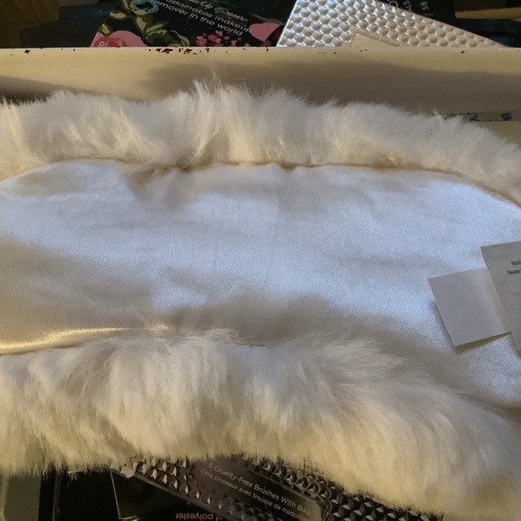 FAUX FUR EYE MASK - Picture 5 of 5